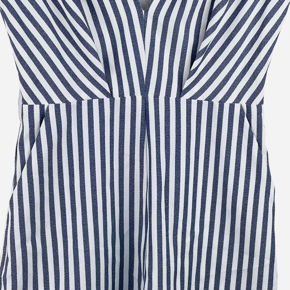 New-shop17 Vertical Striped Deep V-neck, Open Tie Back, Flutter Sleeve Romper SM - Picture 7 of 15